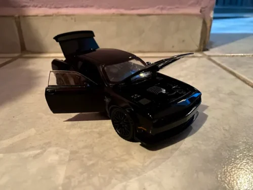 Dodge Challenger Hellcat Miniatura Para Colecionadores photo review